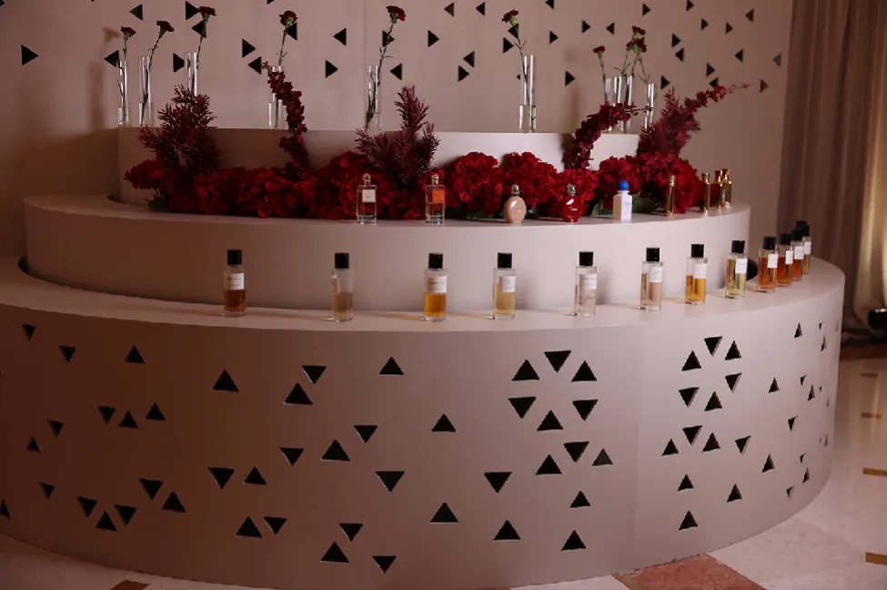 Curved bar with triangle cut-outs and red flowers