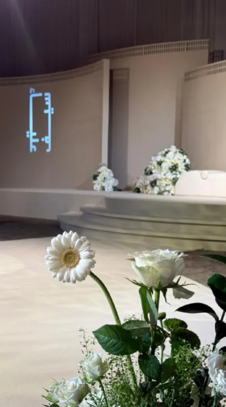 White roses and stage details